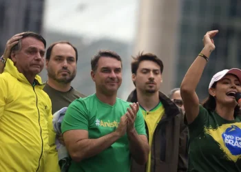 Vamos ter que resolver problemas da família Bolsonaro para ganhar as eleições, diz Valdemar