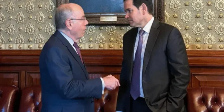 Visita de funcionário dos EUA a Bolsonaro é ingerência em ano eleitoral