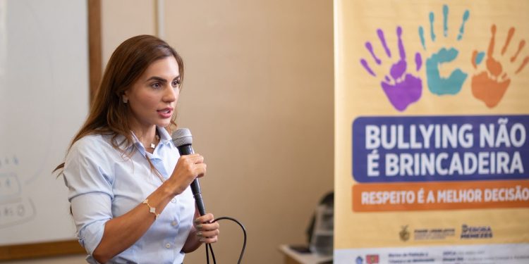 No Dia de Combate ao Bullying, deputada alerta para violência persistente nas escolas