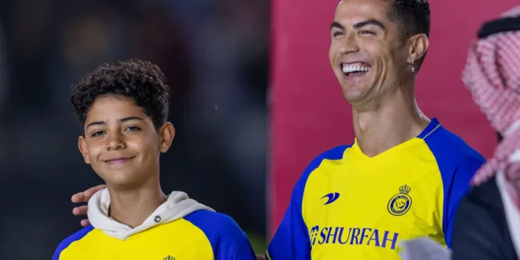 Al Nassr analisa plano para ter Cristiano Ronaldo e filho atuando juntos