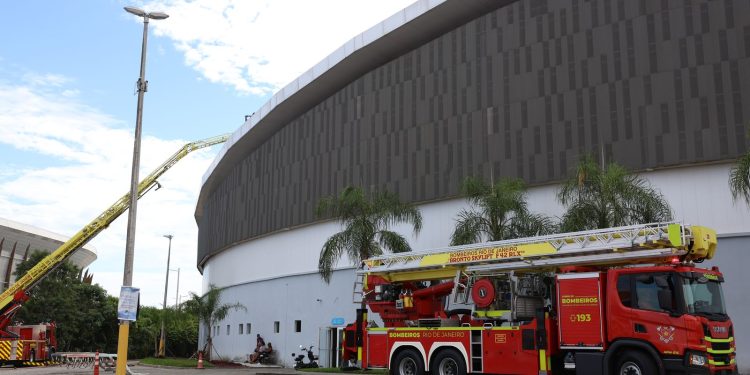Defesa Civil do Rio interdita parte do Velódromo atingido por incêndio