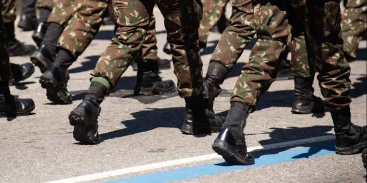 Exército prende militares condenados por trama golpista após ordem de Moraes