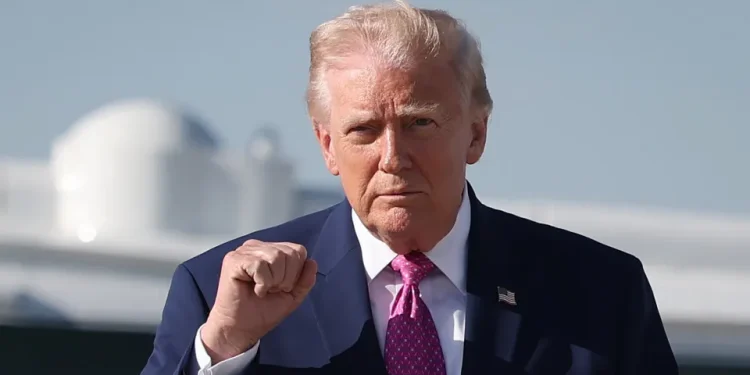 Horas antes do fim do prazo, Trump prorroga trégua com Irã até fim de negociações