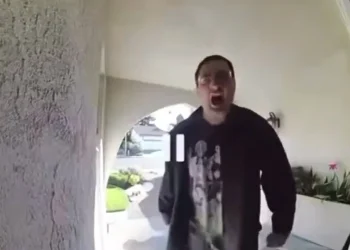 Invasor exige “Onde está a sua filha?” antes de atacar dono de casa; veja