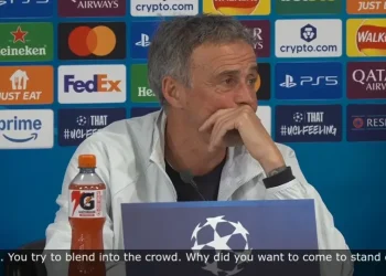 Luis Enrique arranca risos na coletiva de imprensa: “Não percebi um c…”