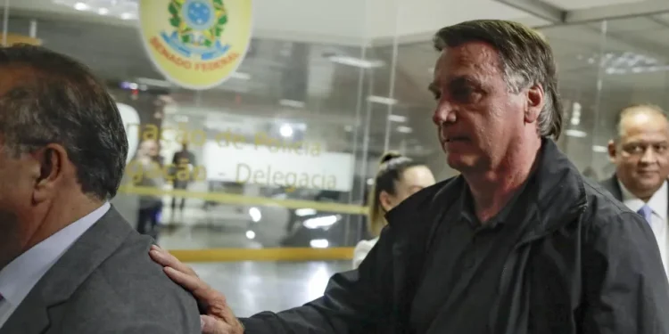 PGR dá parecer favorável à prisão domiciliar de Bolsonaro