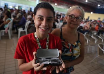 Pacientes recebem óculos e destacam acesso à saúde em Manaus