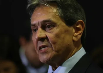 Roberto Jefferson terá de pagar R$ 200 mil a agente ferida ao prendê-lo