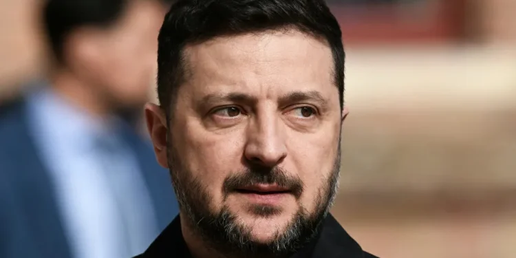 Zelensky expressa condolências após tiroteio em Kiev que fez seis mortos